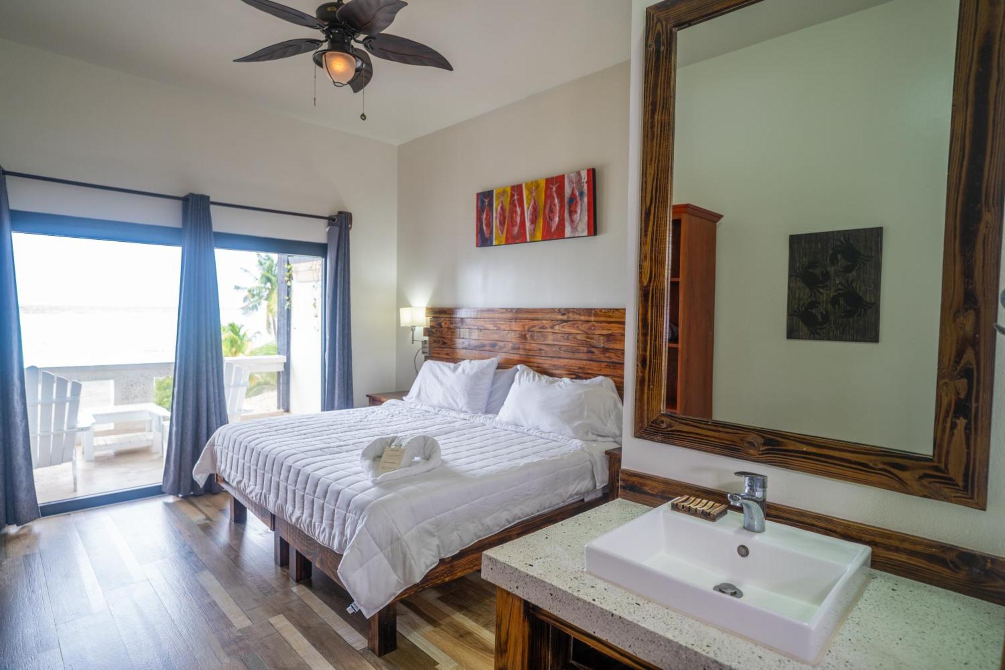 Brisas Del Mar Beach + Dive Resort West End Exterior foto