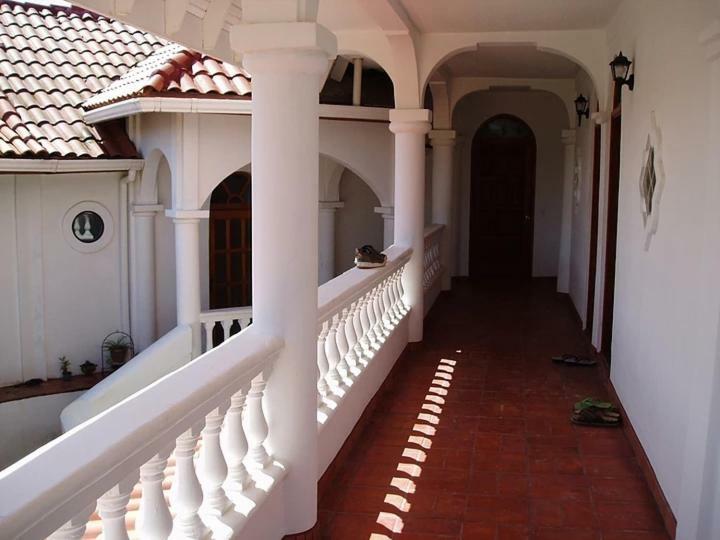 Brisas Del Mar Beach + Dive Resort West End Exterior foto